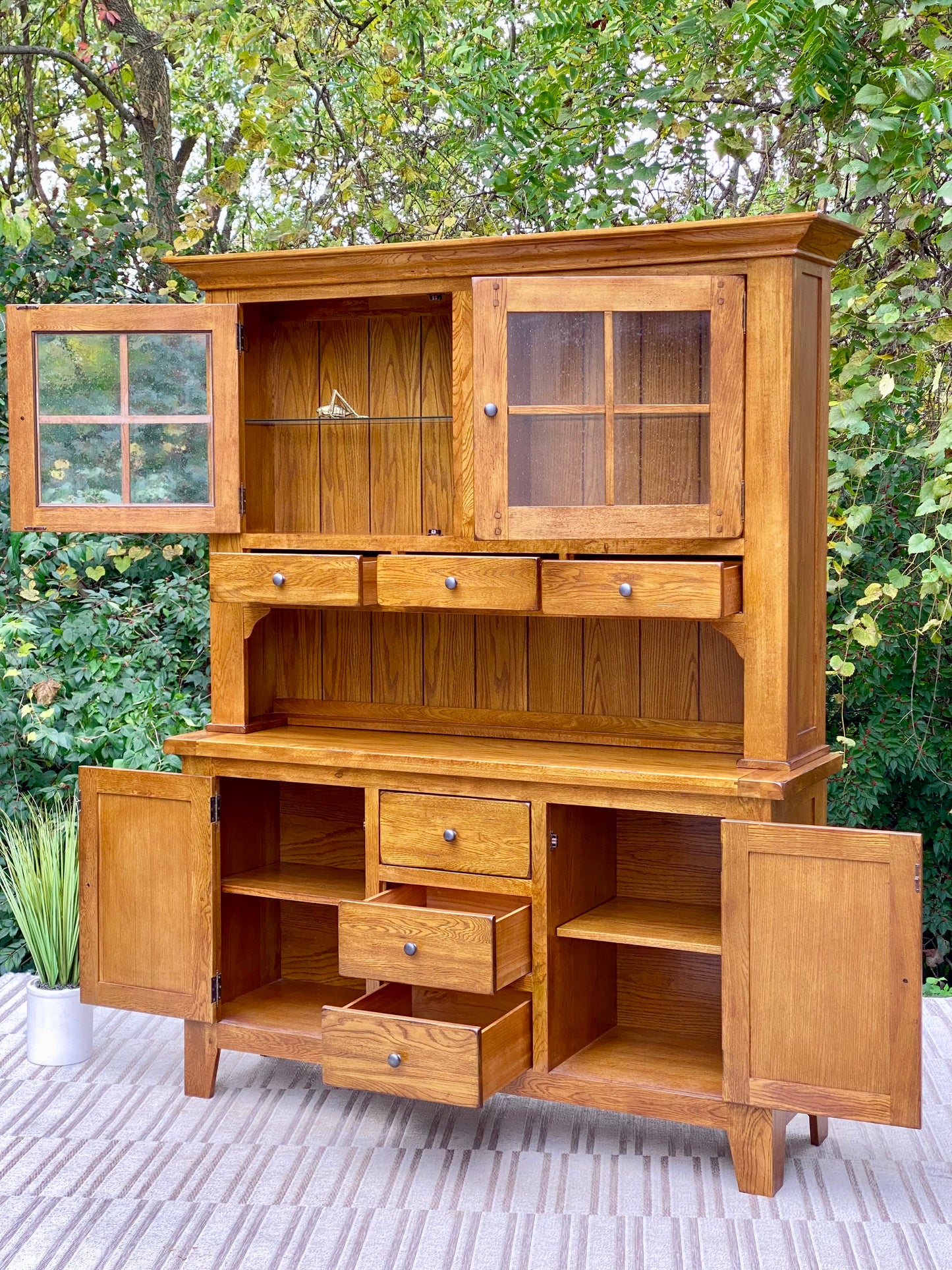Nice Solid Wood Arts & Crafts Style Hutch