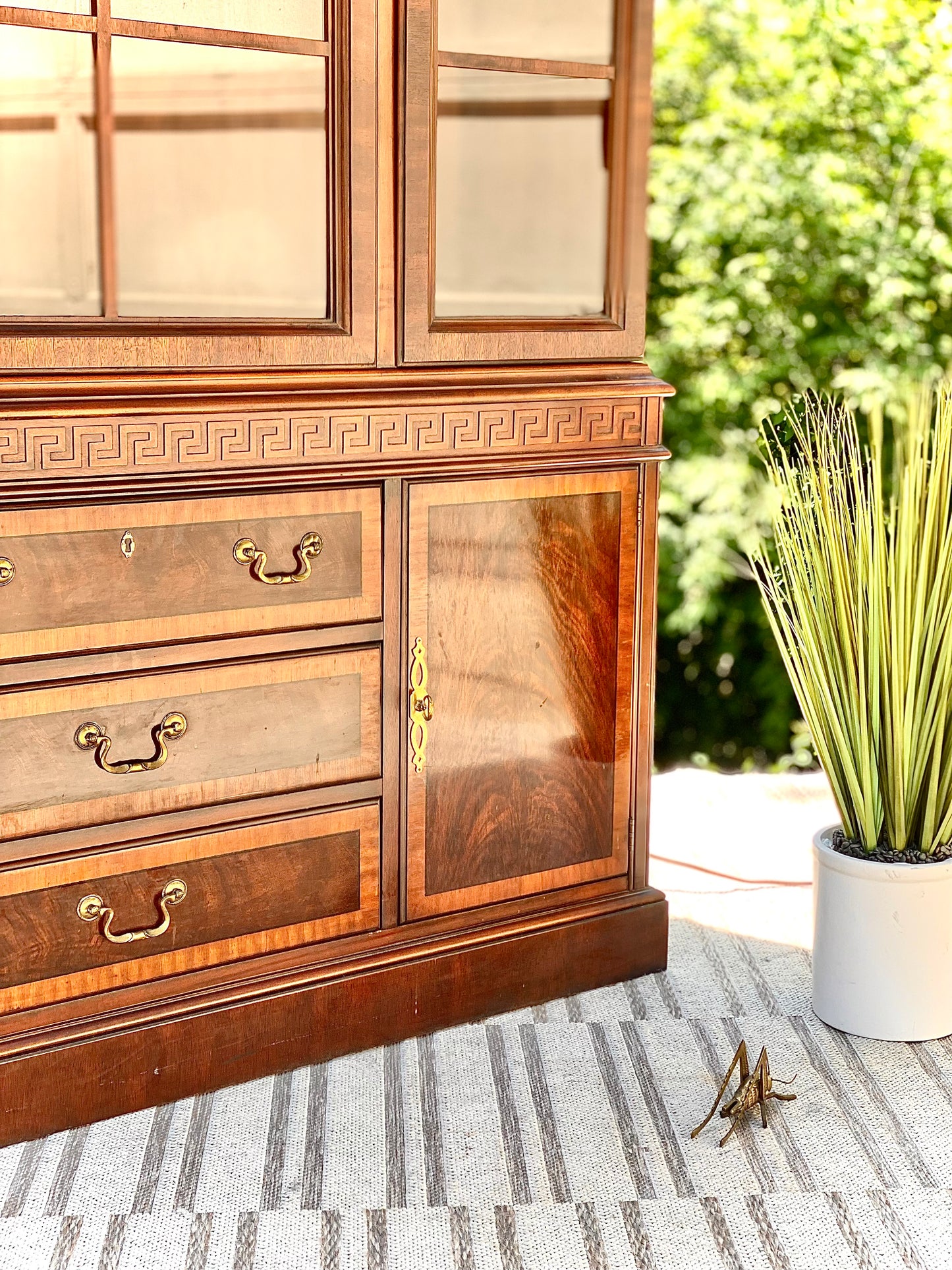 Beautiful Vintage Drexel Chippendale Hutch