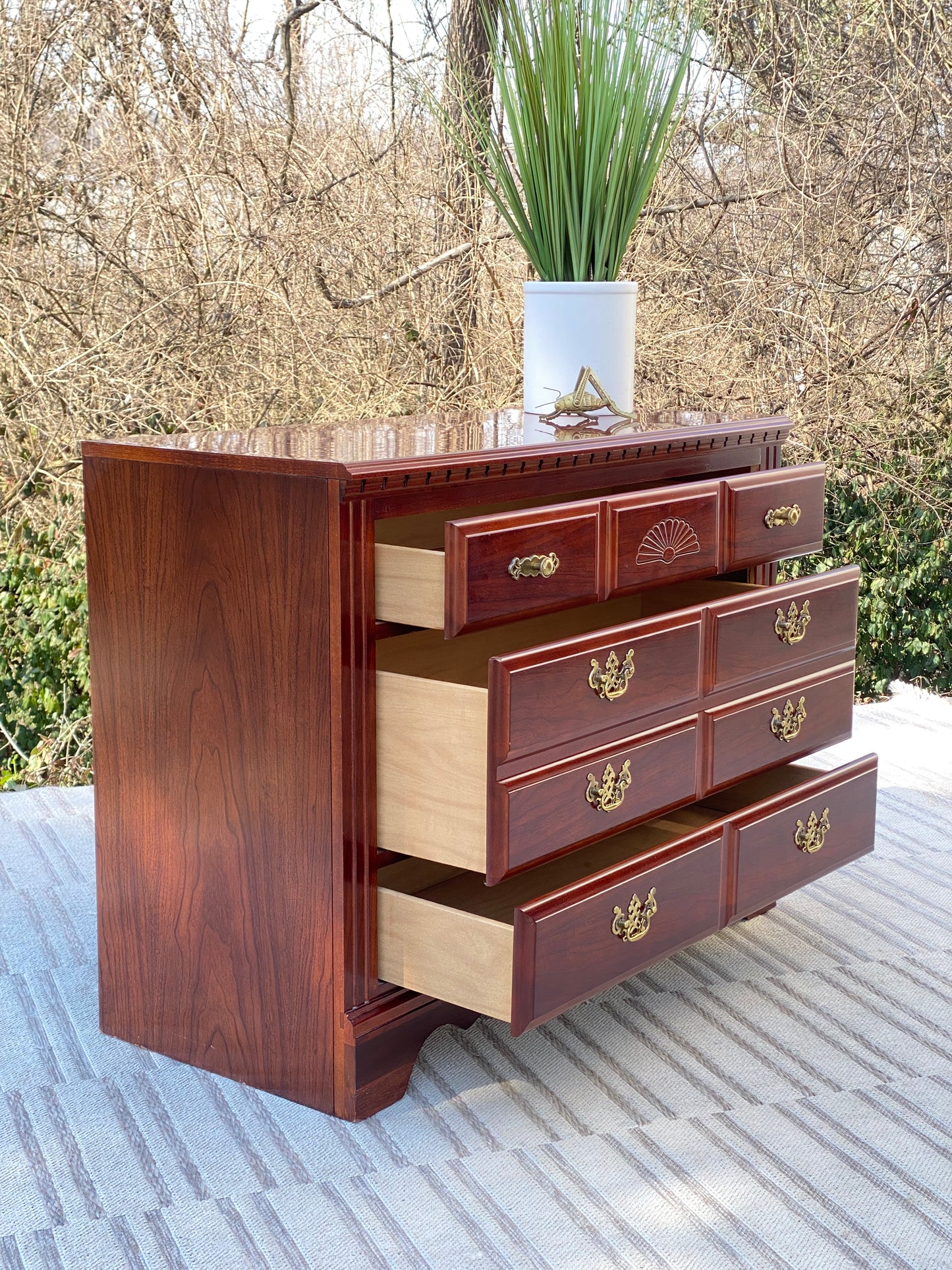 Nice Broyhill 4 Drawer Dresser