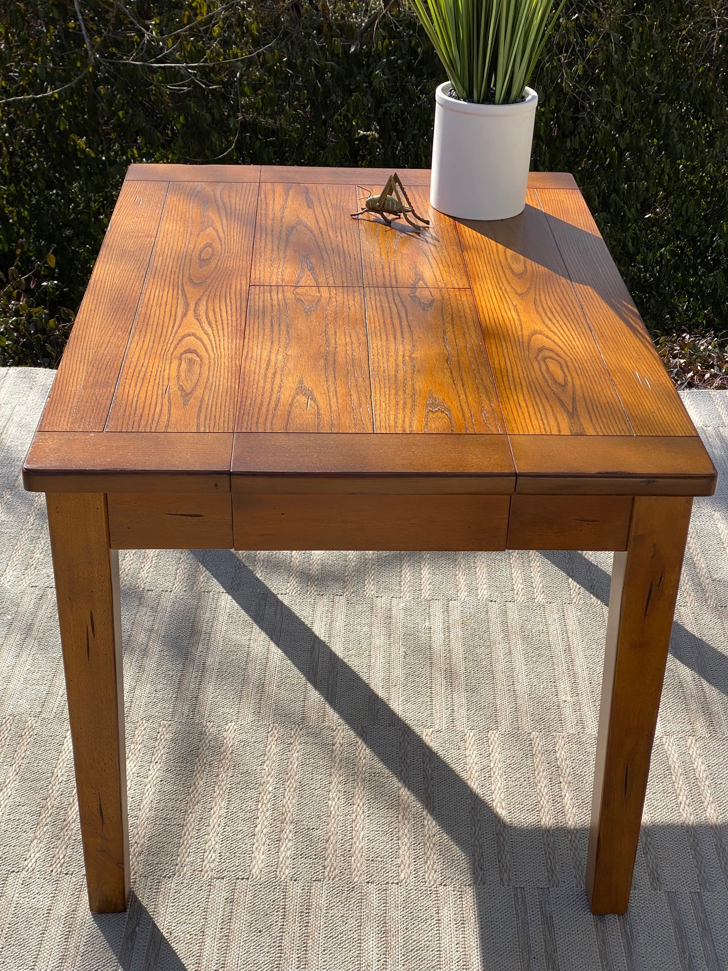 Modern Wooden Furniture Table With Hidden Leaf