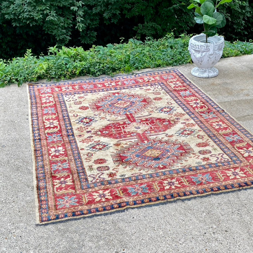 Nice Vintage Wool Area Rug 6' x 8'