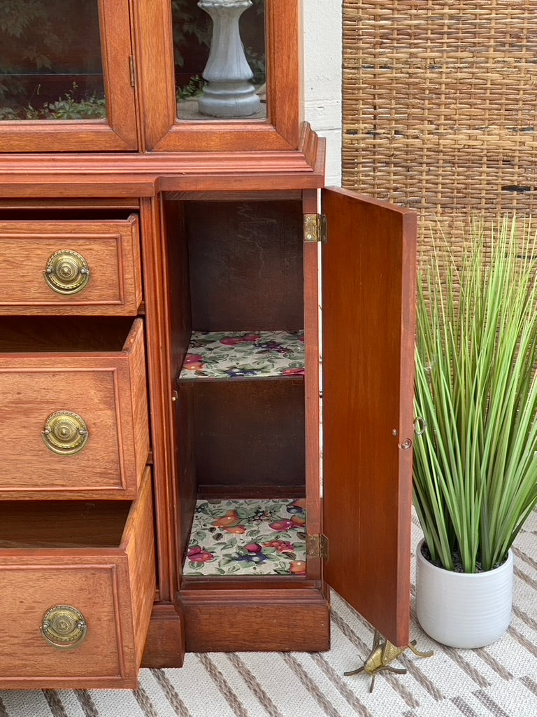 Nice Vintage Federal Style Hutch