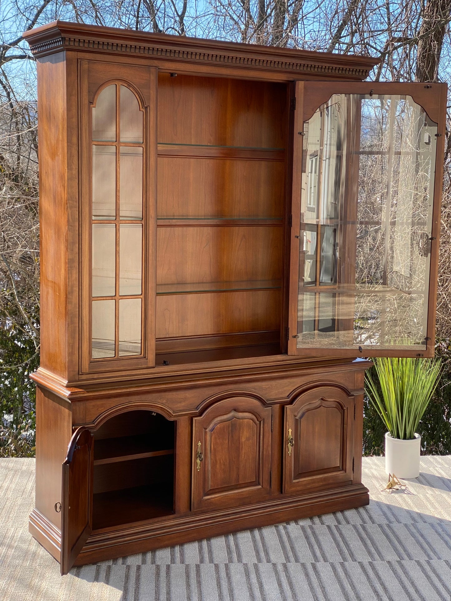 Vintage Thomasville 2 Piece Lighted Hutch