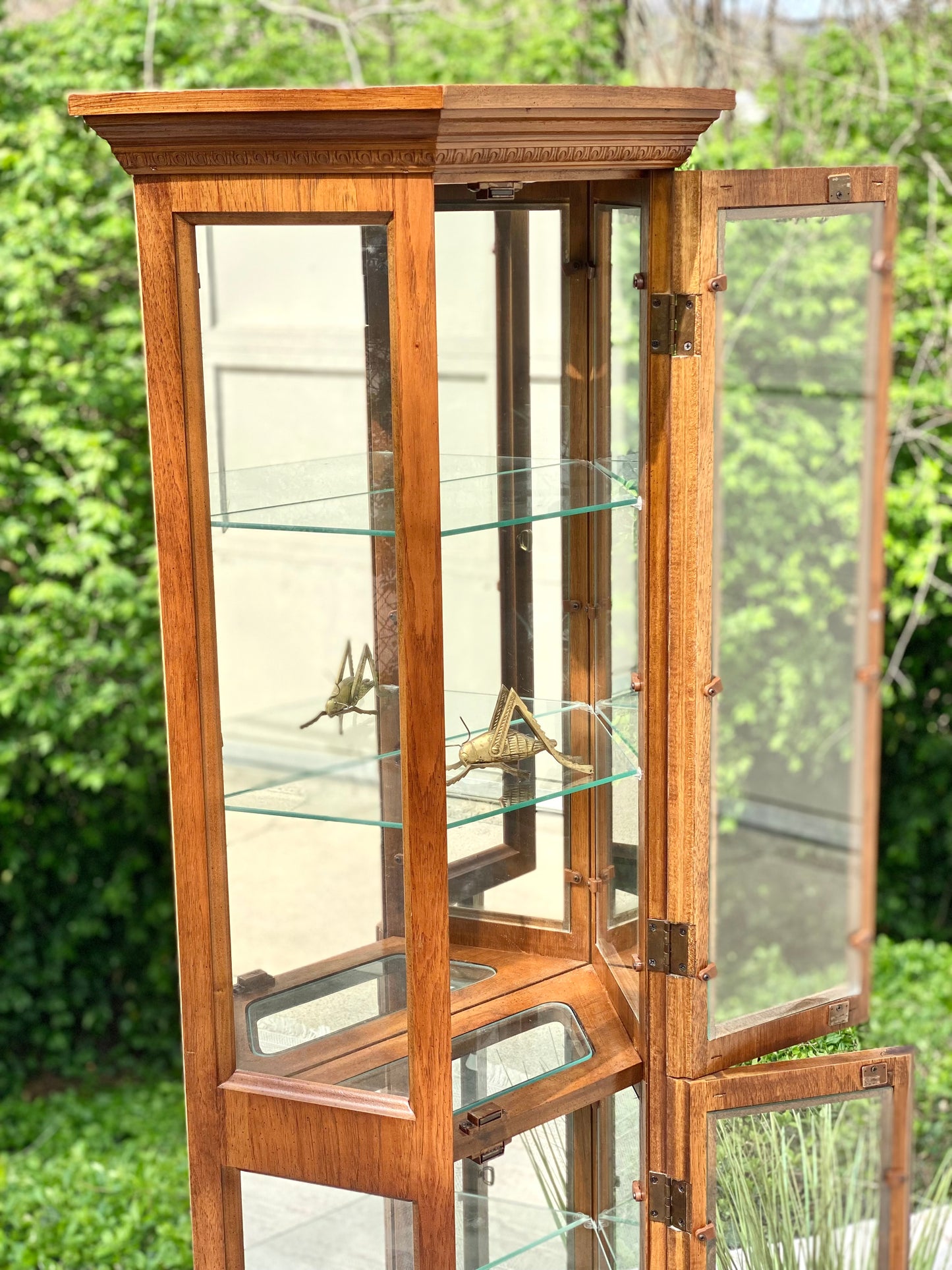 Vintage Pulaski Lighted Curio Cabinet