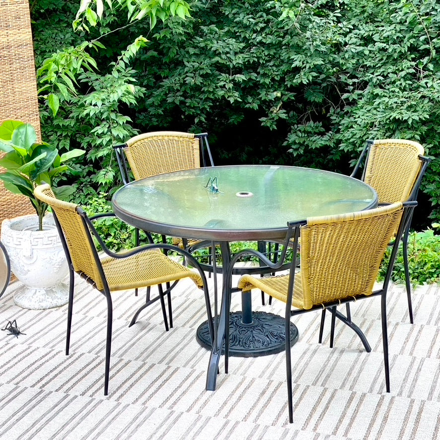 Nice 6 Piece Vinyl Metal Patio Table & Chair Set