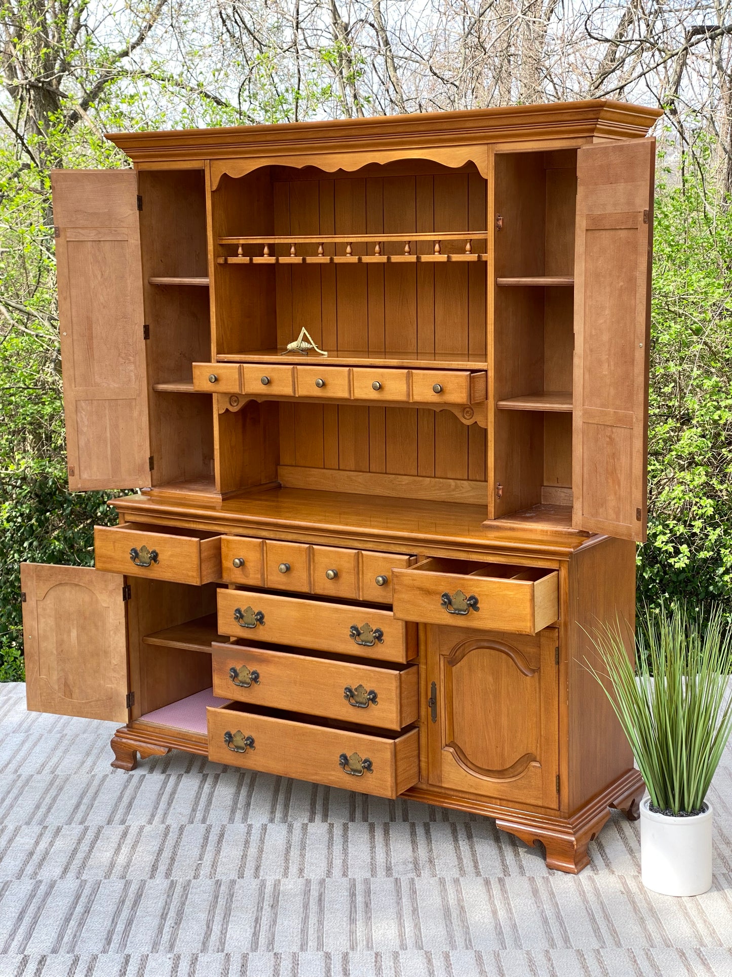 Vintage 2 Piece Hutch