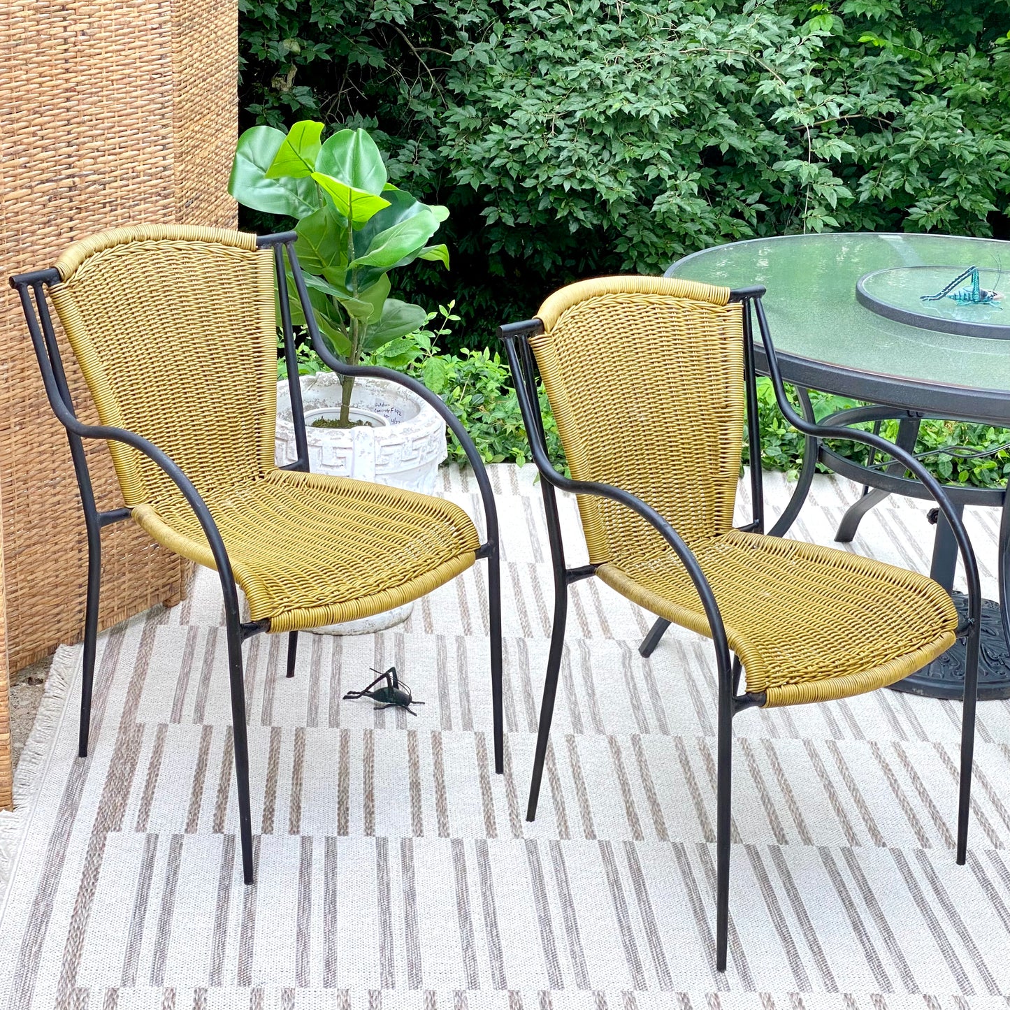Nice 6 Piece Vinyl Metal Patio Table & Chair Set