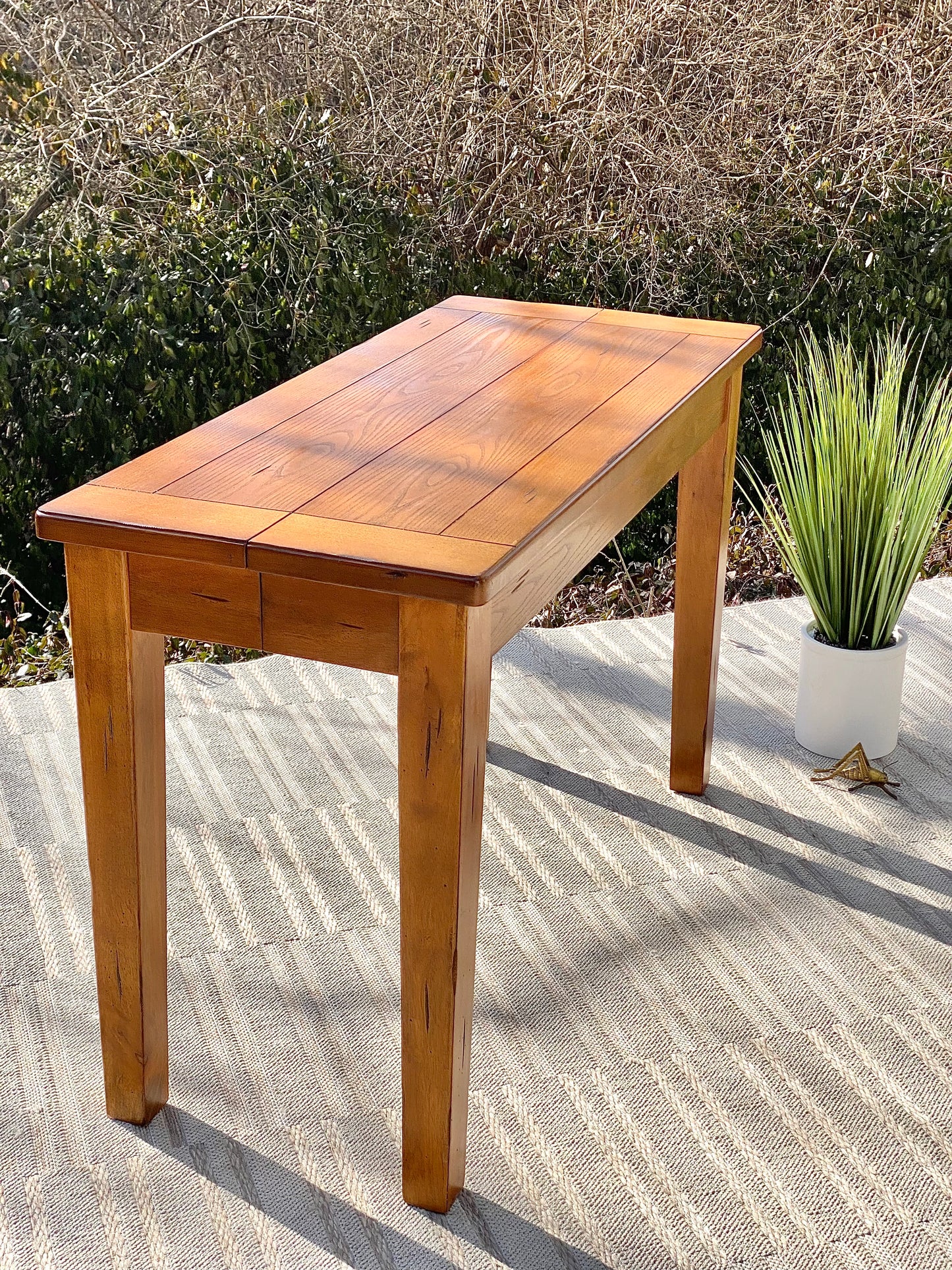 Modern Wooden Furniture Table With Hidden Leaf