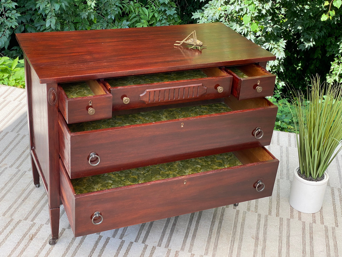 Gorgeous Vintage Wooden 5 Drawer Dresser