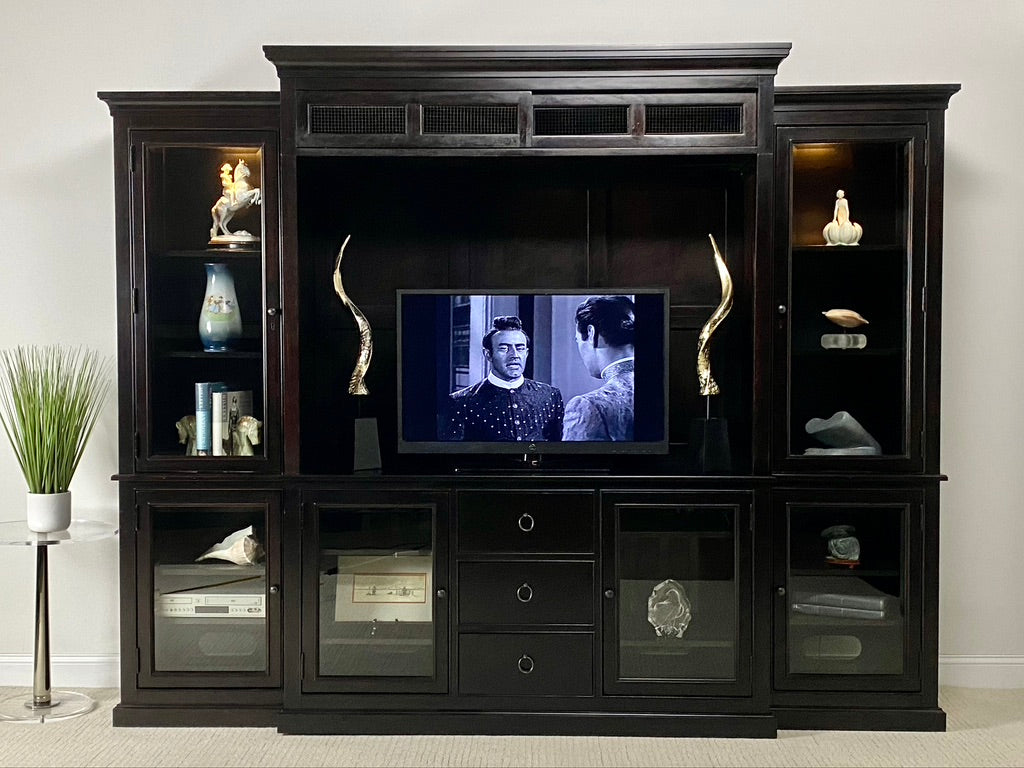 UNIVERSAL FURNITURE Summer Hill Entertainment Console