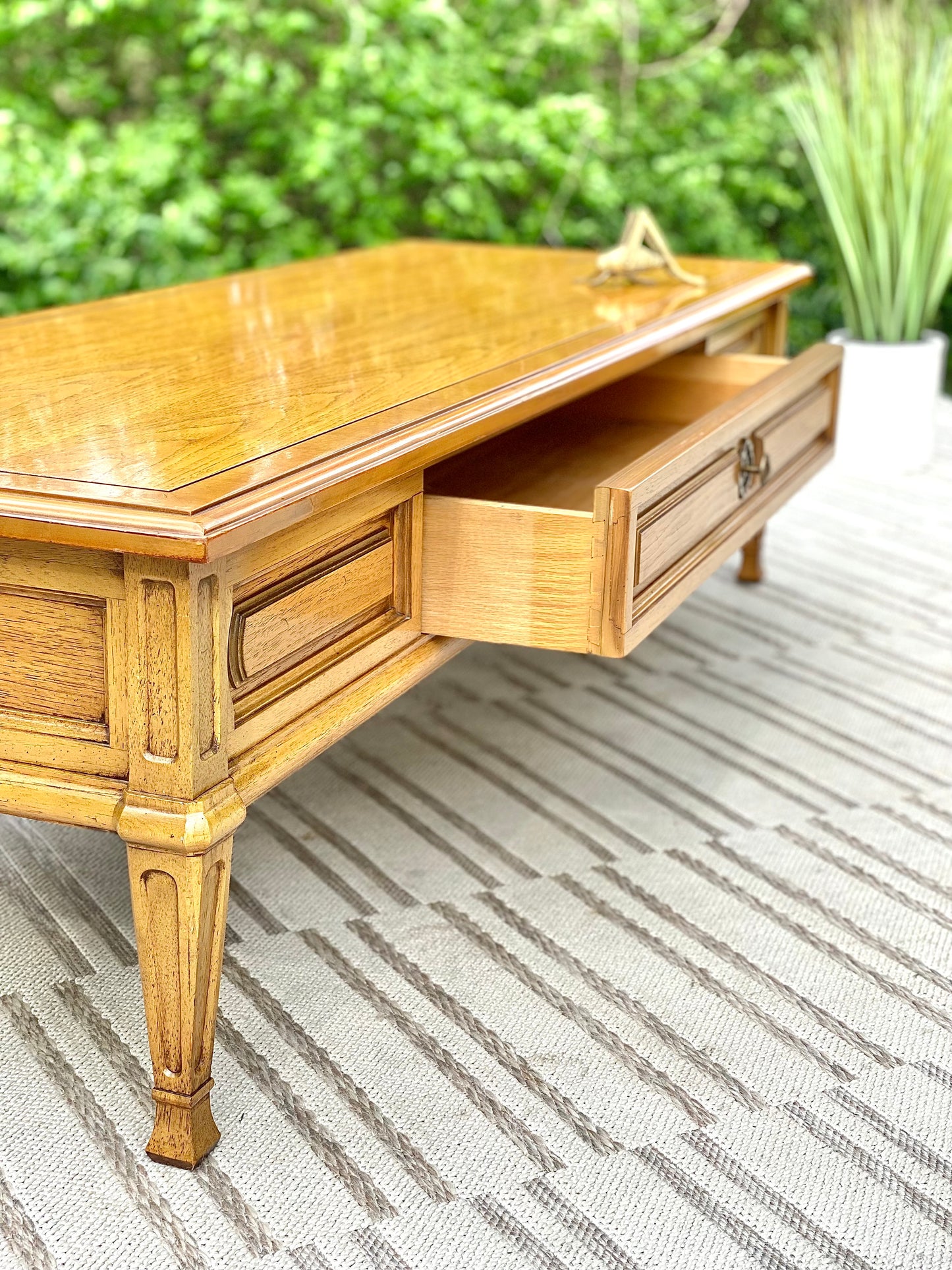 Beautiful Vintage Thomasville Coffee Table