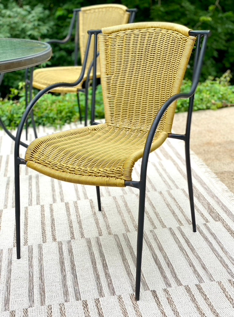 Nice 6 Piece Vinyl Metal Patio Table & Chair Set