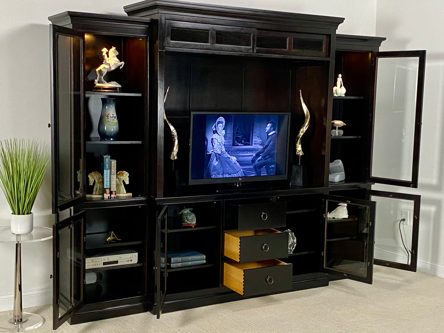 UNIVERSAL FURNITURE Summer Hill Entertainment Console