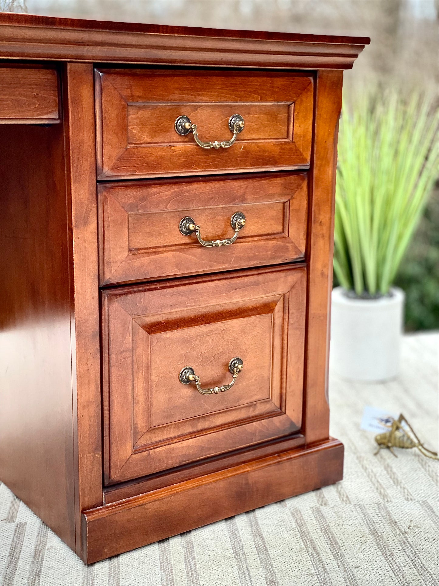 Nice Legends Furniture Wooden Desk