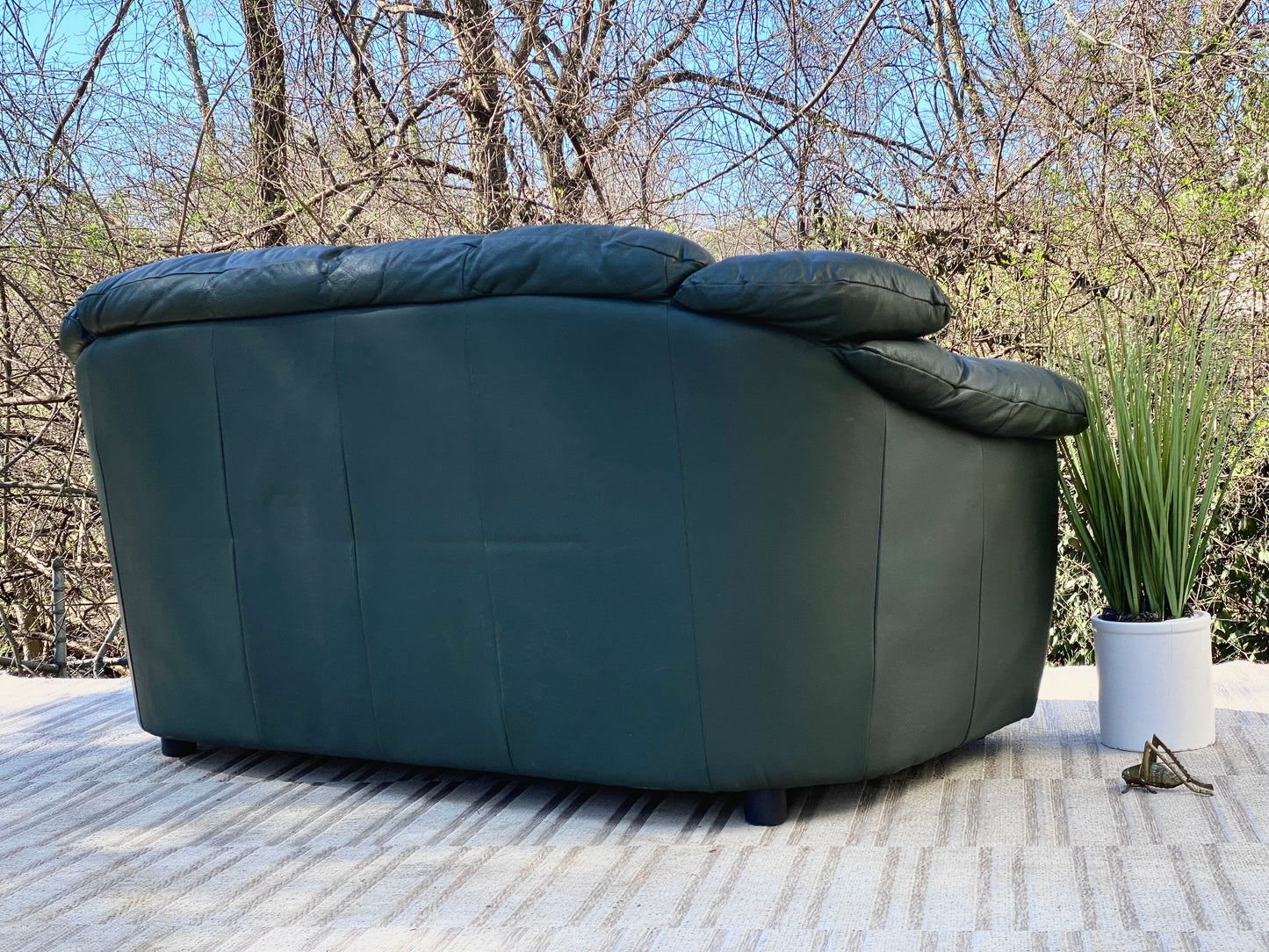 Nice Hunter Green Plush Loveseat
