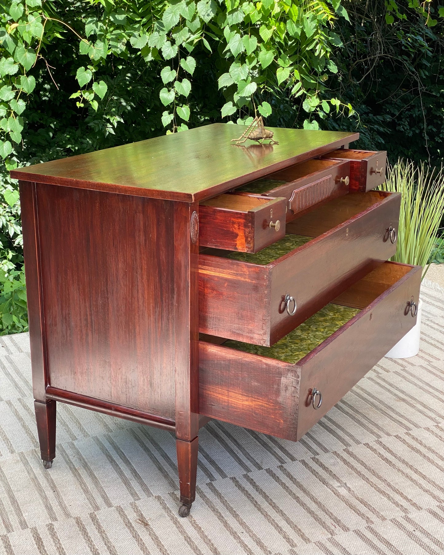 Gorgeous Vintage Wooden 5 Drawer Dresser