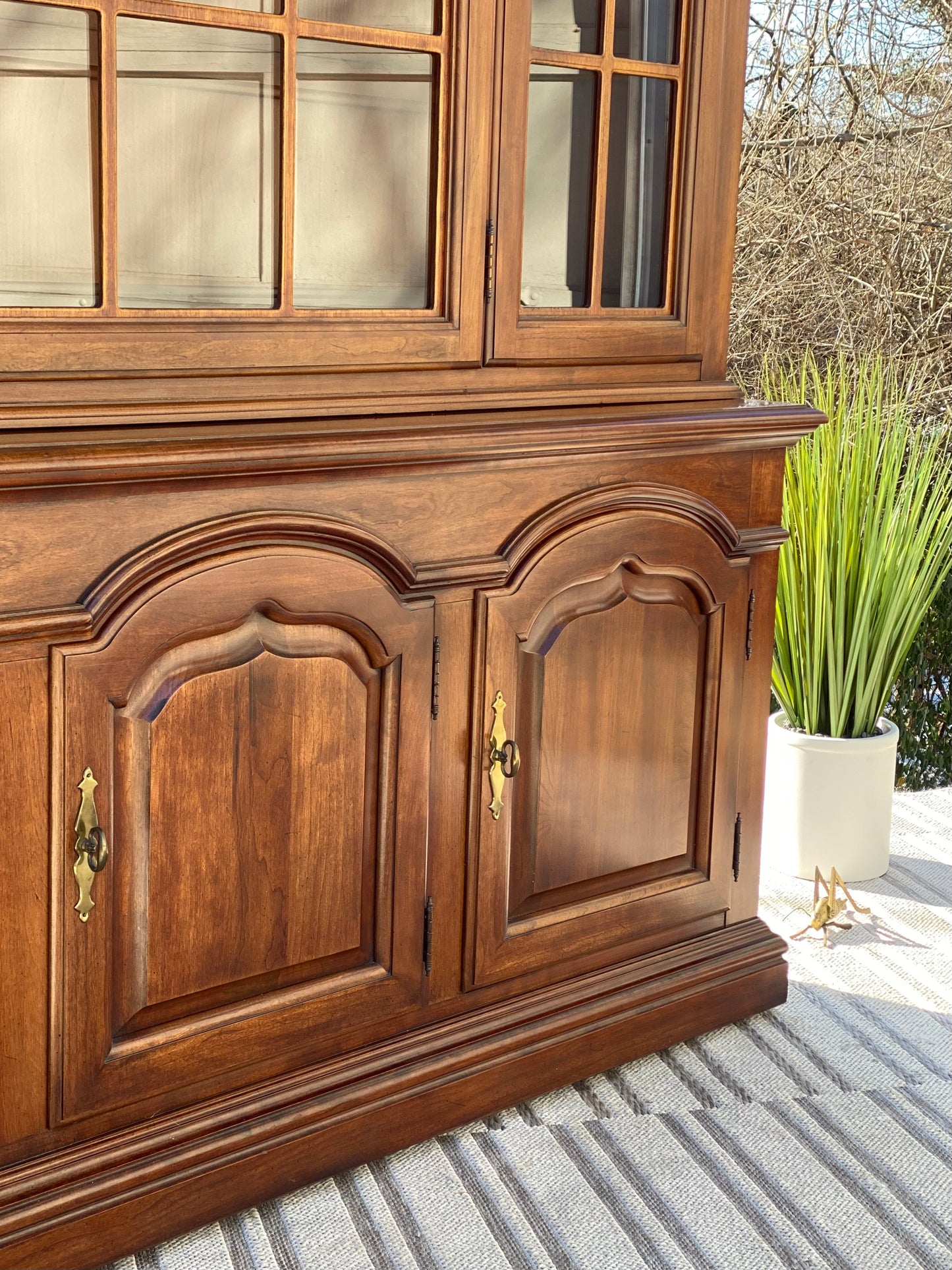 Vintage Thomasville 2 Piece Lighted Hutch