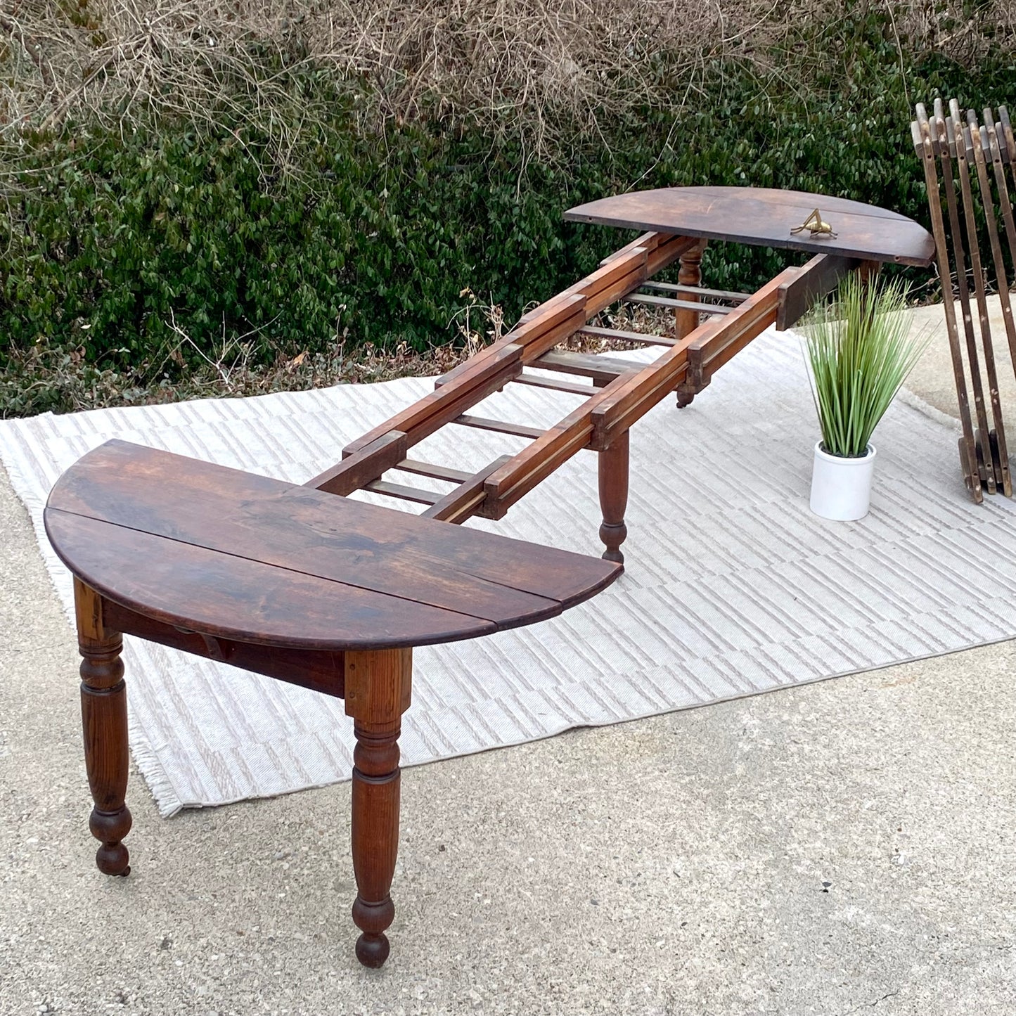Vintage Solid Wood Extendable Round Table