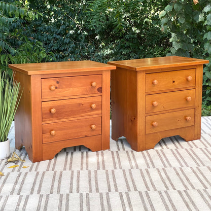 Set of 2 Broyhill Nightstands