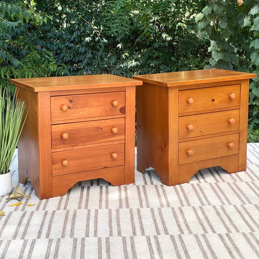 Set of 2 Broyhill Nightstands