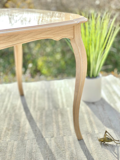 Nice Wooden Dining Table with 2 Leaves