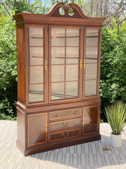 Beautiful Vintage Drexel Chippendale Hutch