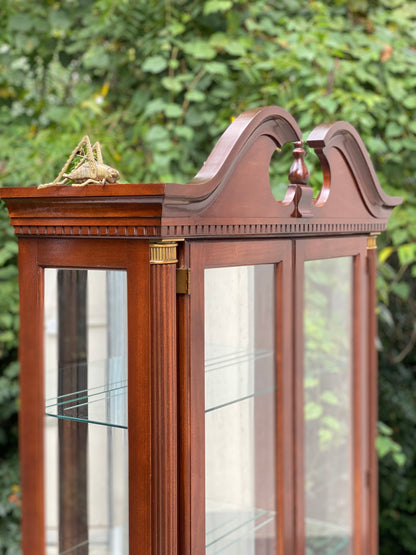 Nice Lighted 4 Shelf Display Cabinet