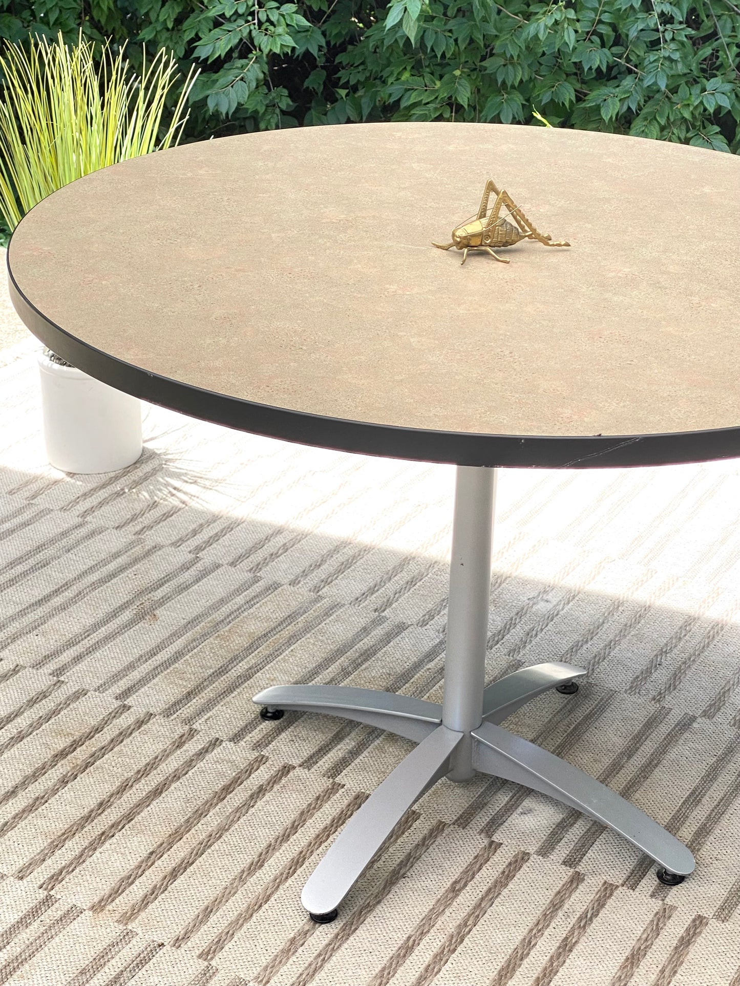 Nice Round Pedestal Table