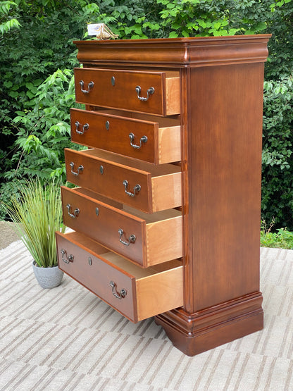 Beautiful Wooden 5 Drawer Highboy Dresser
