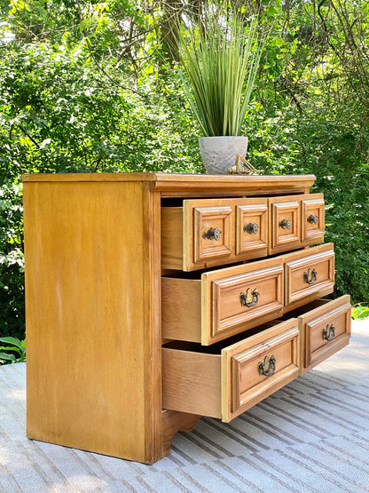 Nice Young-Hinkle Cape Cod 6 Drawer Dresser