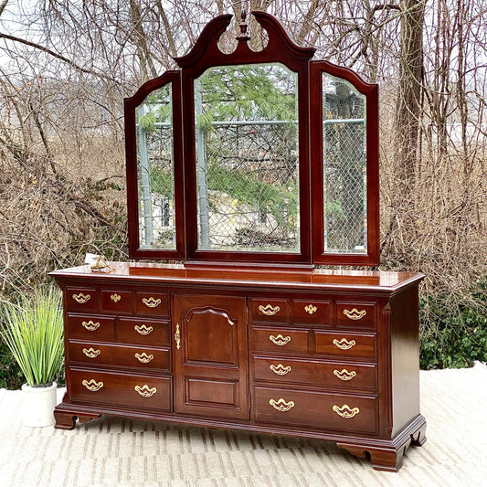 Nice Thomasville Cherry 9 Drawer Mirrored Dresser