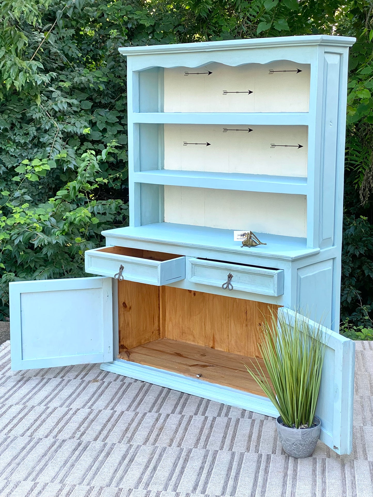 Nice Painted Wooden Pine Display Hutch