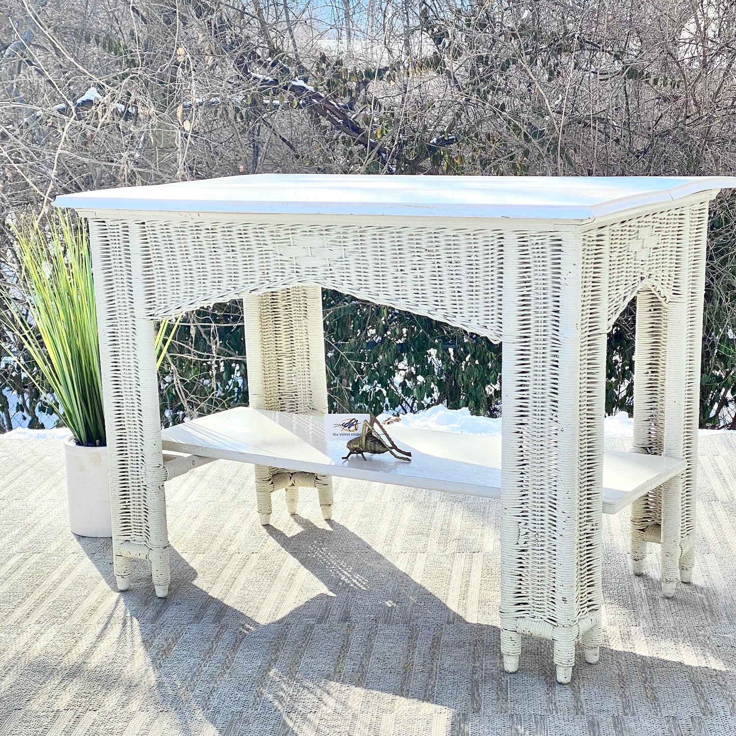 Vintage White Wicker Table Desk