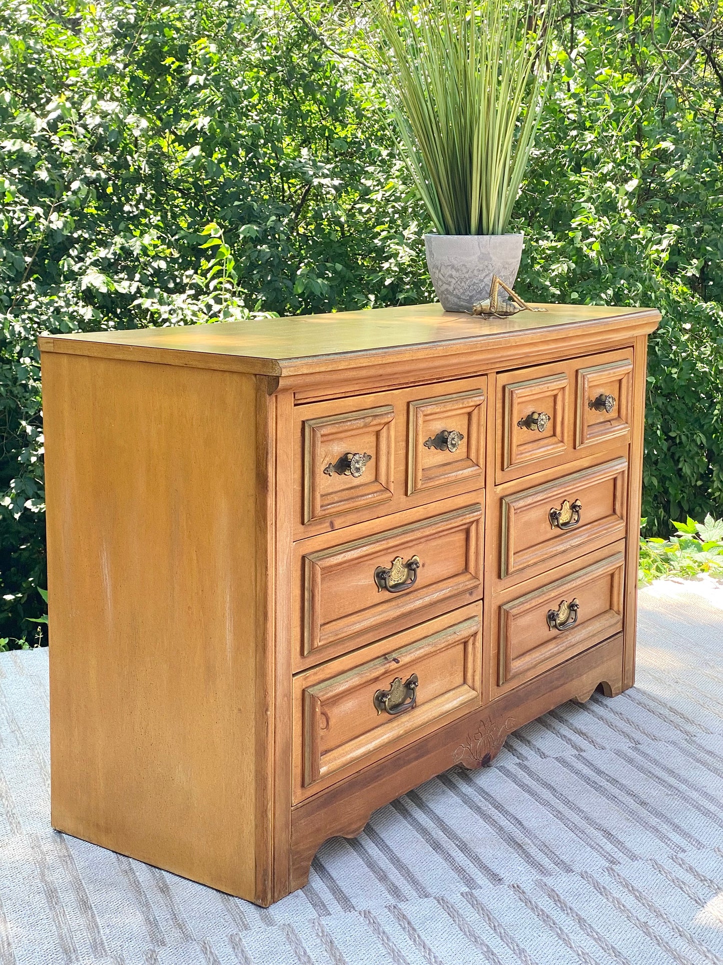 Nice Young-Hinkle Cape Cod 6 Drawer Dresser