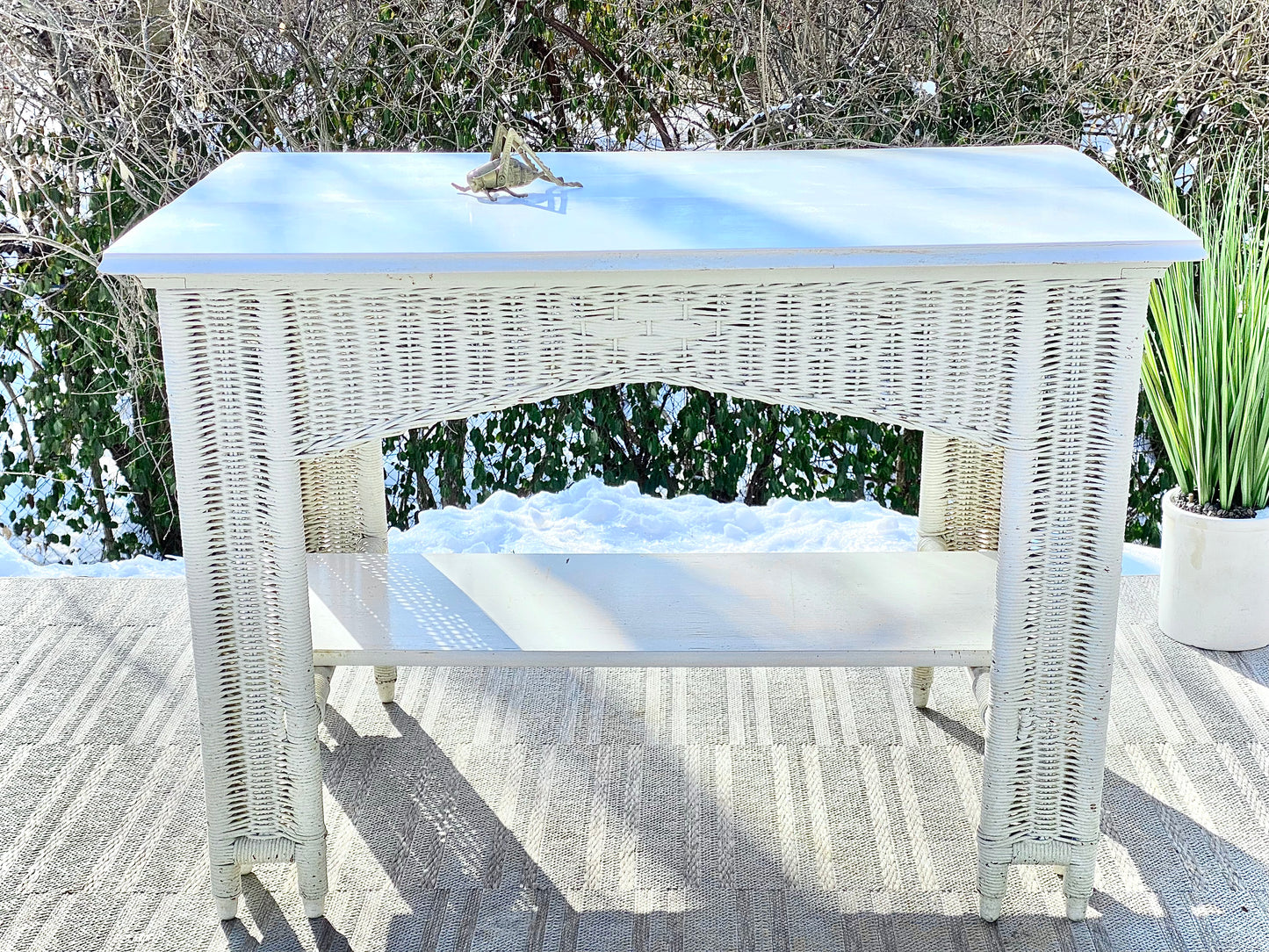 Vintage White Wicker Table Desk