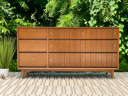 Retro MCM Kroehler 9 Drawer Dresser