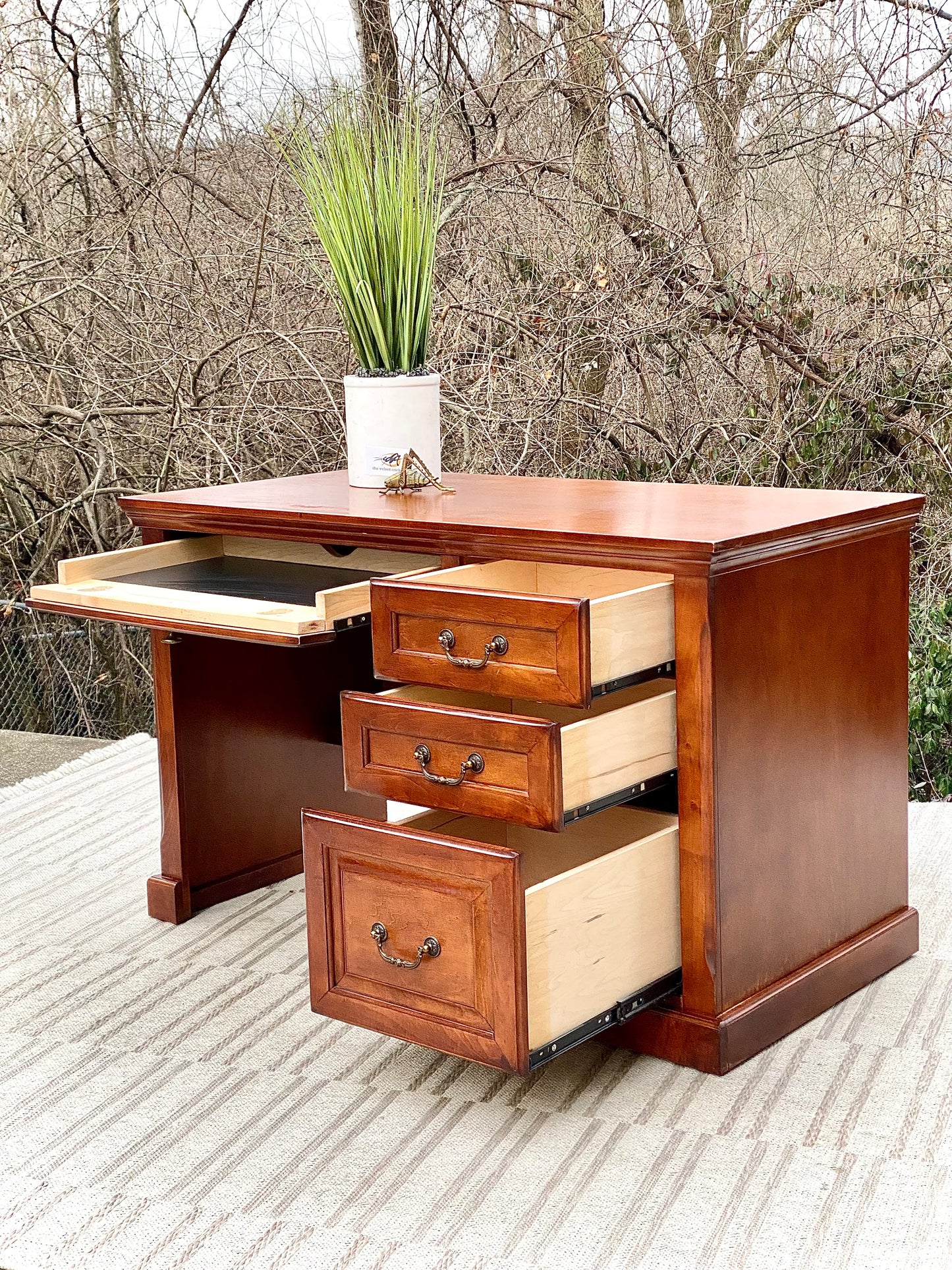 Nice Legends Furniture Wooden Desk