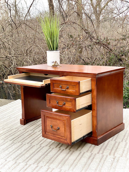 Nice Legends Furniture Wooden Desk