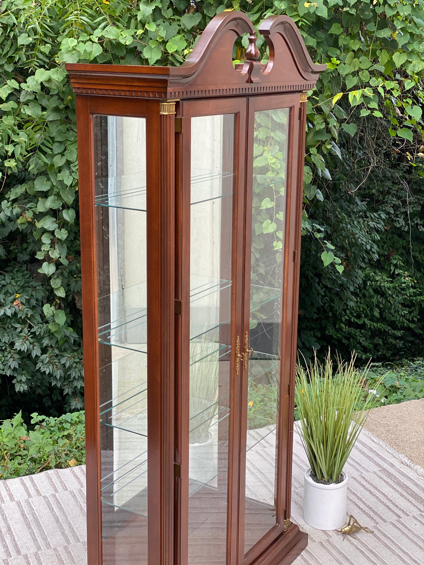 Nice Lighted 4 Shelf Display Cabinet