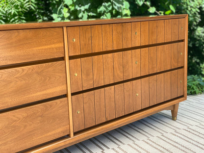 Retro MCM Kroehler 9 Drawer Dresser