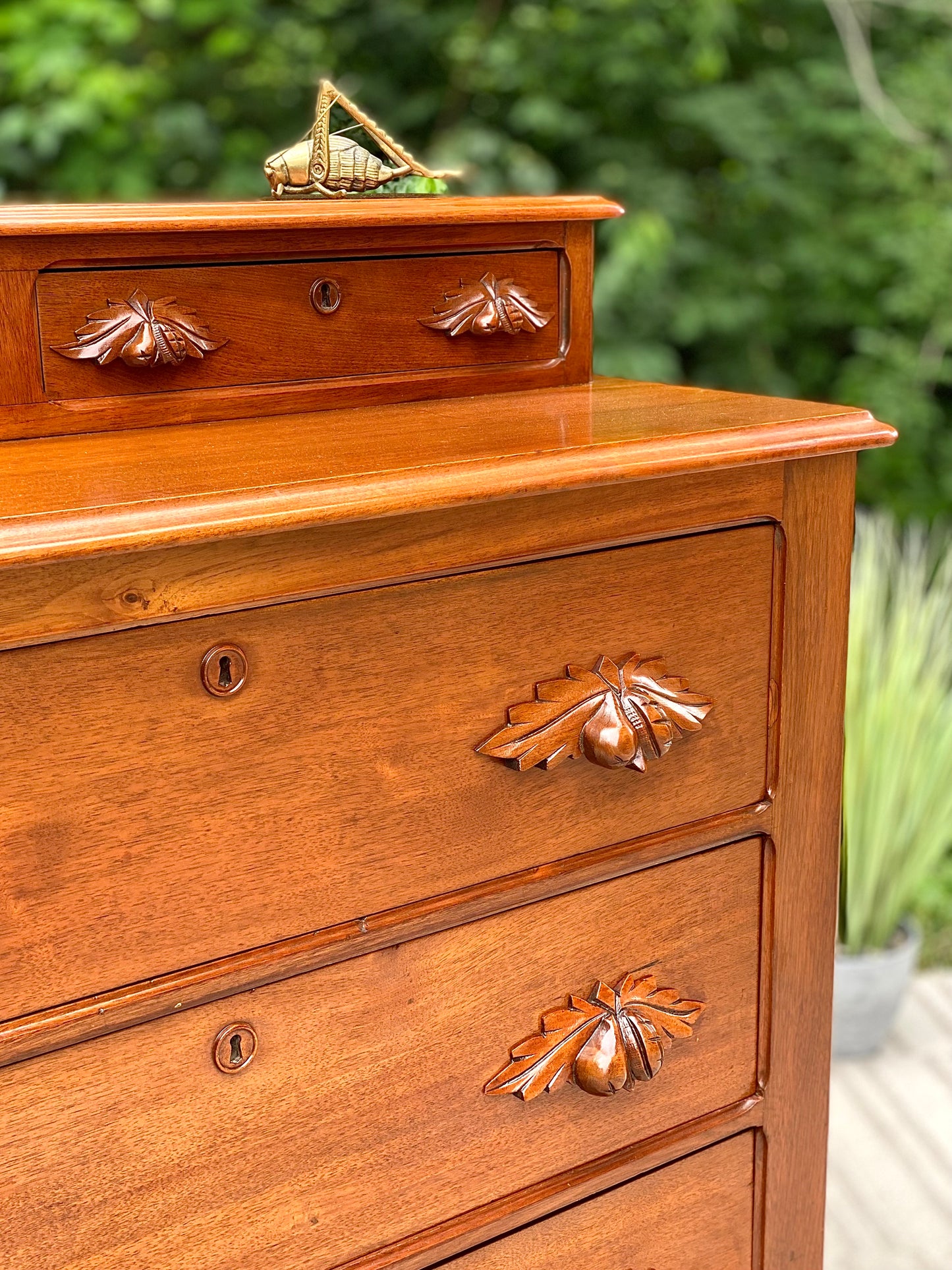 Vintage Wooden Pine Cone 5 Drawer Dresser