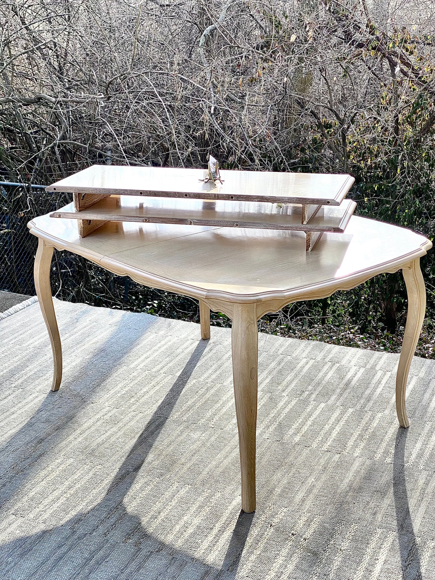 Nice Wooden Dining Table with 2 Leaves