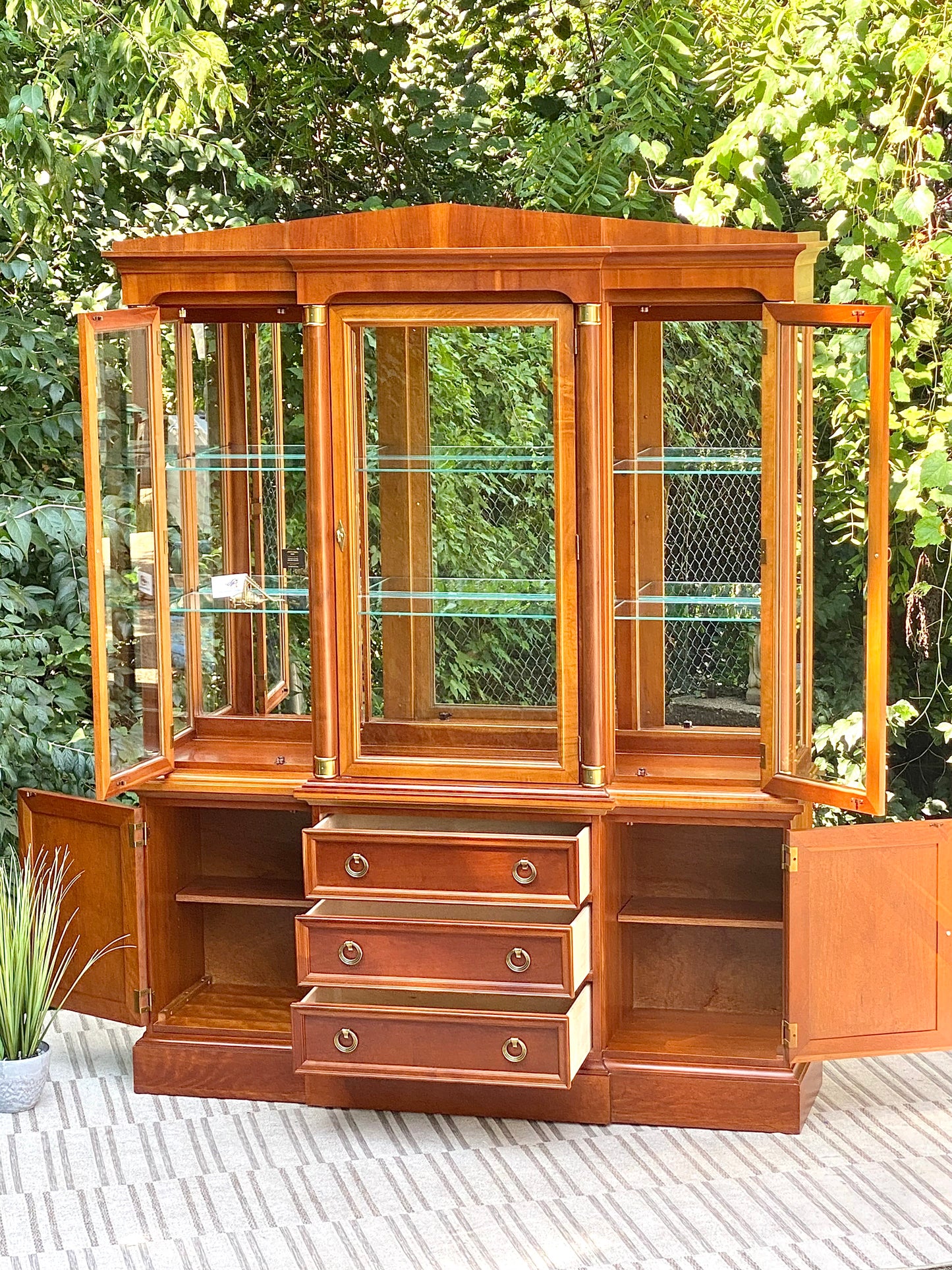 Nice Stanley 2 Piece Lighted Hutch