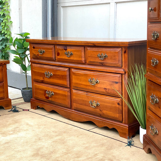 Vintage Broyhill 7 Drawer Dresser