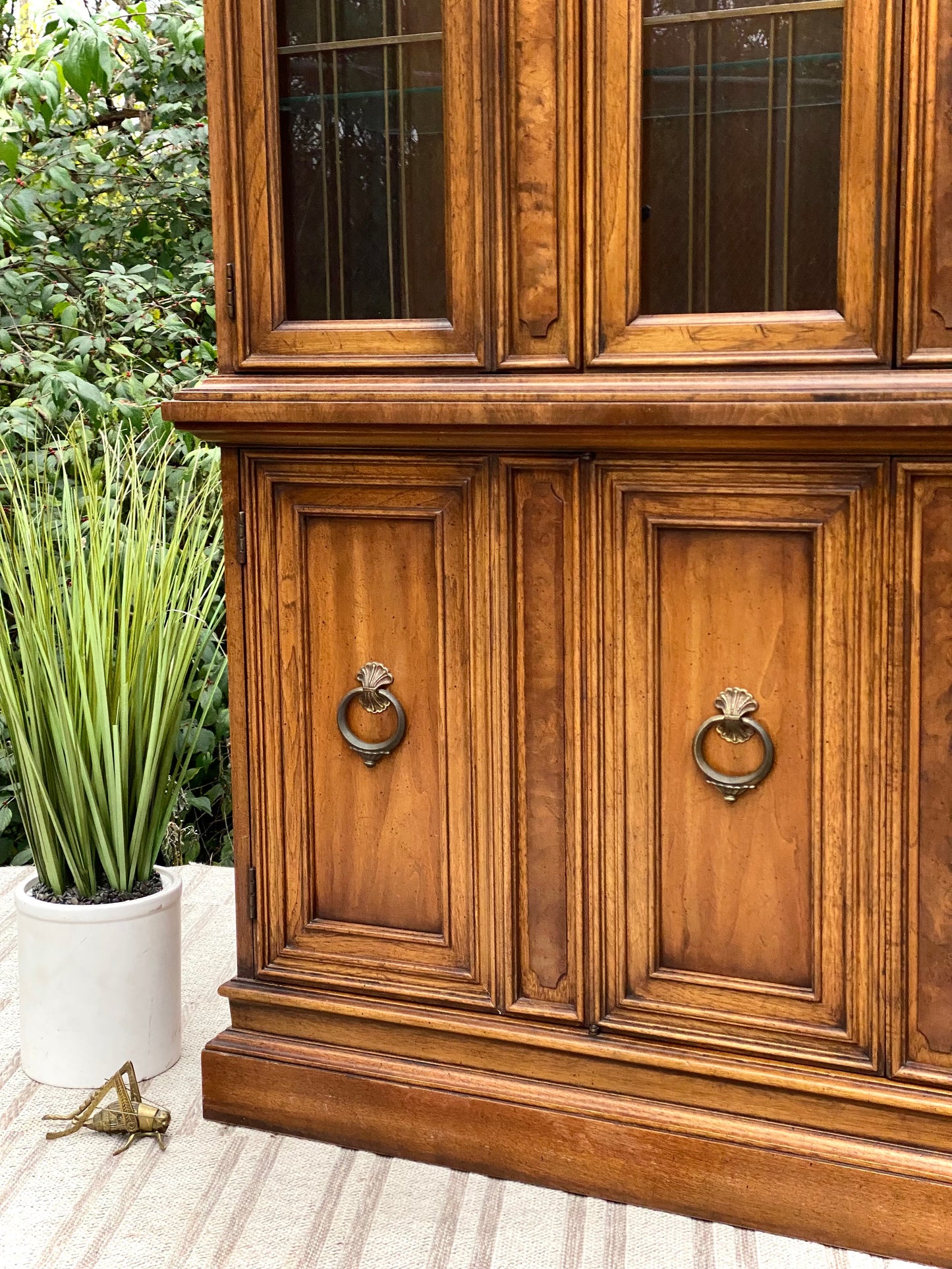 Gorgeous Vintage Wooden Drexel Hutch