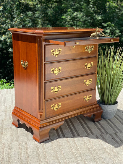Vintage Kincaid Wooden 4 Drawer Bachelor’s Chest Dresser