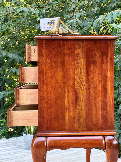 Vintage Queen Anne Style Cherry 4 Drawer Chest