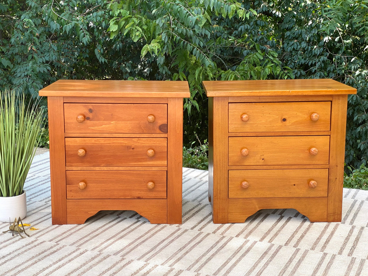 Set of 2 Broyhill Nightstands