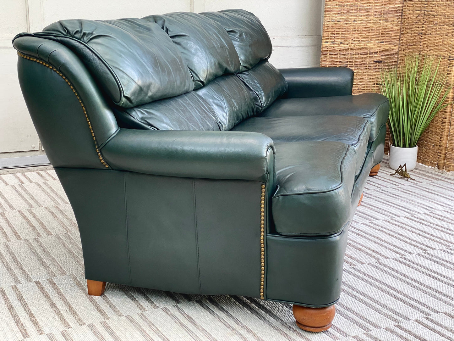 Nice Green Leather sofa