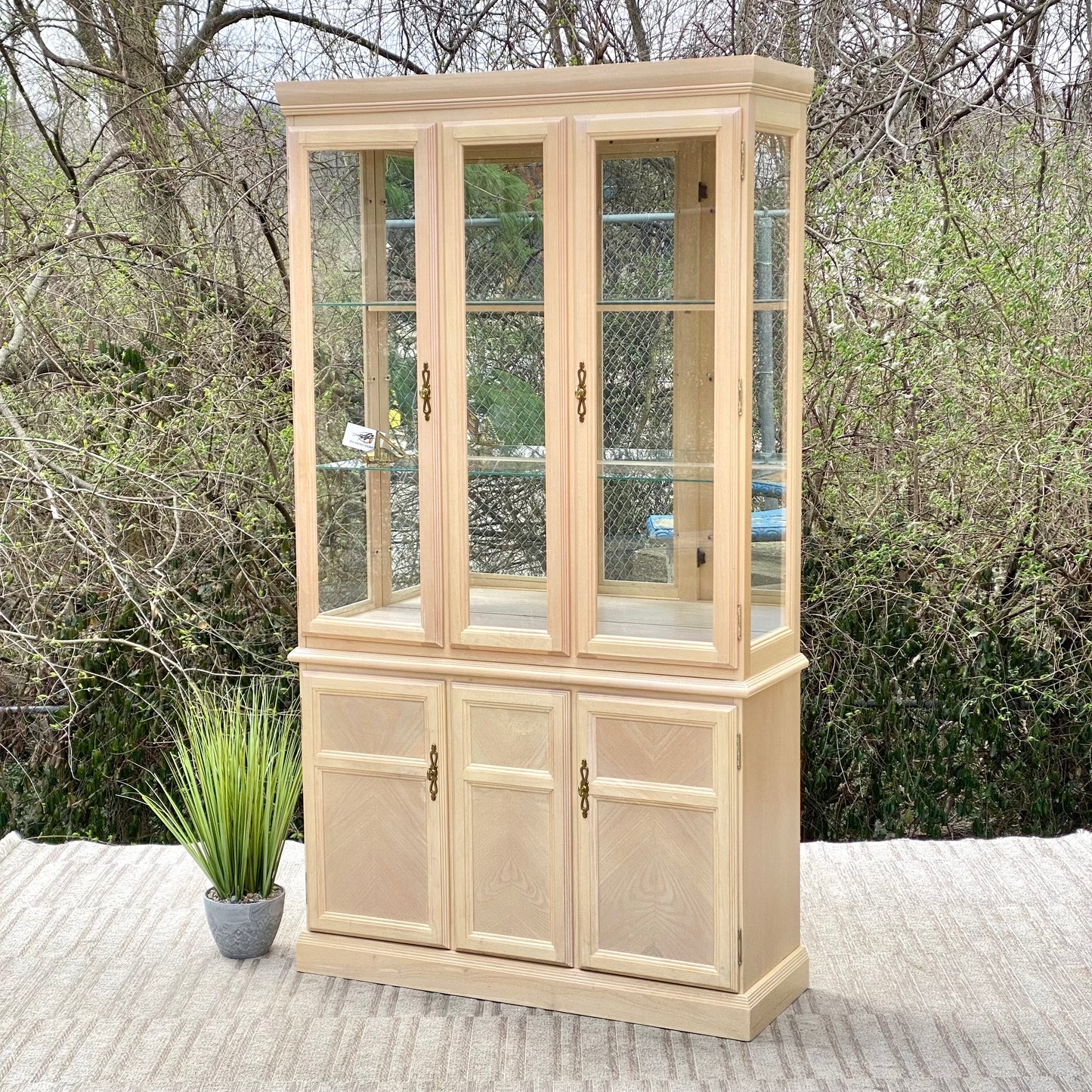 Nice Vintage 2 Piece Lighted Display Hutch
